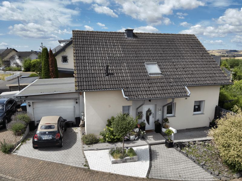 Klassisches Einfamilienhaus mit Charme, Kamin und Sonnenterrasse